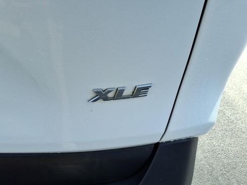 Used 2019 Toyota RAV4 XLE w/ Convenience Package image 10
