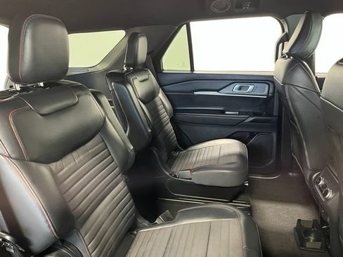 Used 2025 Ford Explorer ST-Line AWD/4WD image 13