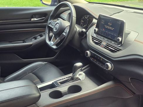 Used 2020 Nissan Altima 2.5 SR FWD image 18