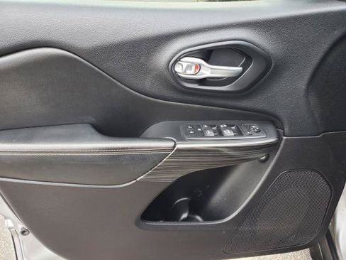 Used 2016 Jeep Cherokee 75th Anniversary FWD image 19