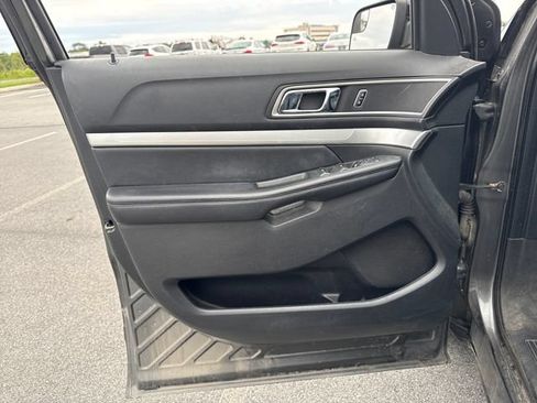 Used 2016 Ford Explorer XLT w/ Equipment Group 202A AWD/4WD image 17
