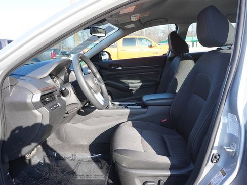 Used 2024 Nissan Altima 2.5 SV image 25