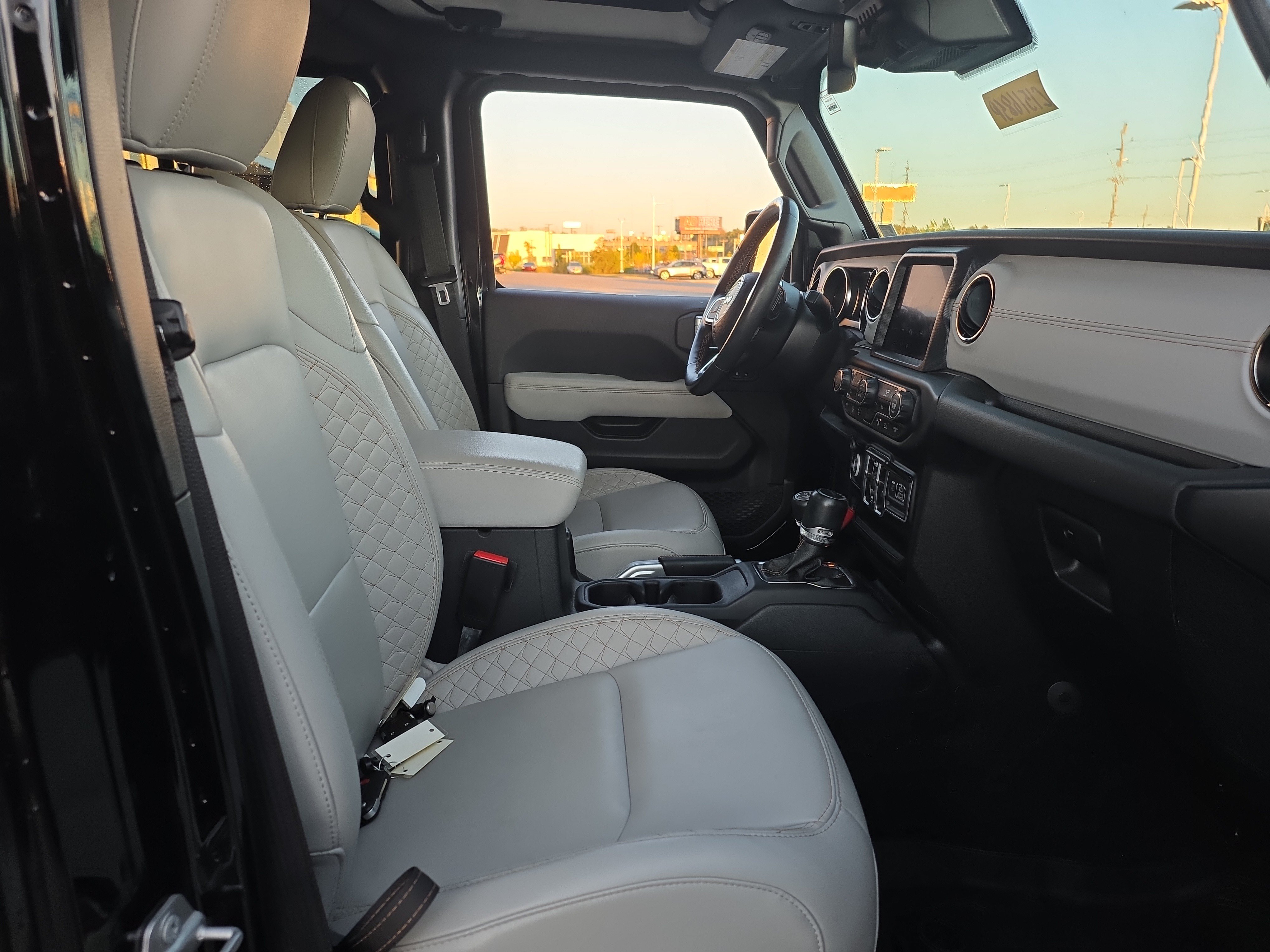 Used 2021 Jeep Gladiator Overland AWD/4WD image 9