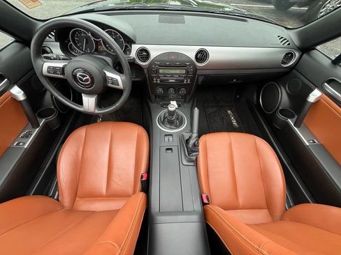 Used 2008 MAZDA MX-5 Miata Grand Touring w/ Premium Pkg RWD image 23