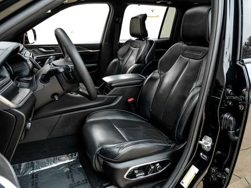 Used 2023 Jeep Grand Cherokee Overland w/ Luxury Tech Group IV image 35