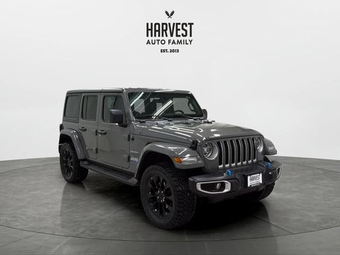 Used 2022 Jeep Wrangler Unlimited Sahara AWD/4WD image 28