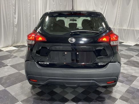 Used 2019 Nissan Kicks SV FWD image 3