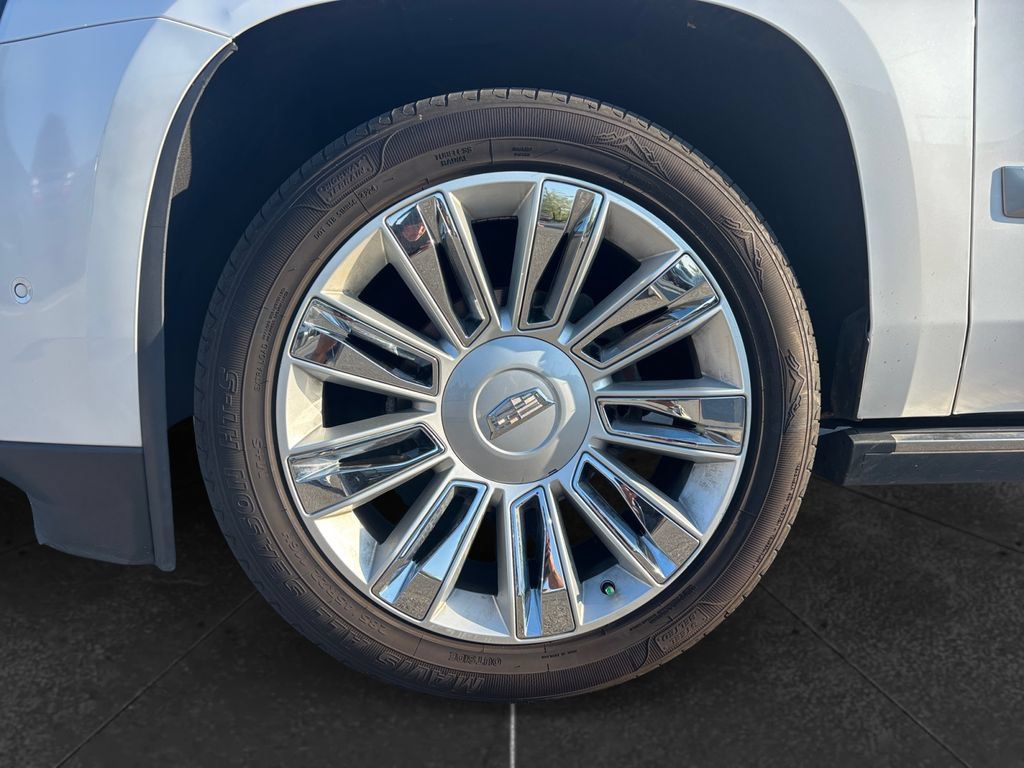 Used 2018 Cadillac Escalade Platinum AWD/4WD image 9
