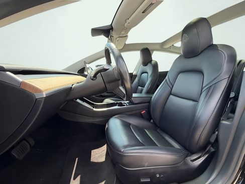 Used 2019 Tesla Model 3 Mid Range RWD image 17