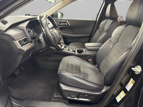 Used 2024 Mitsubishi Outlander SE image 9