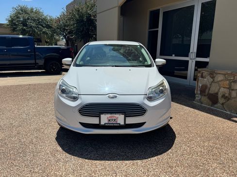 Used 2018 Ford Focus Electric Hatchback FWD image 5