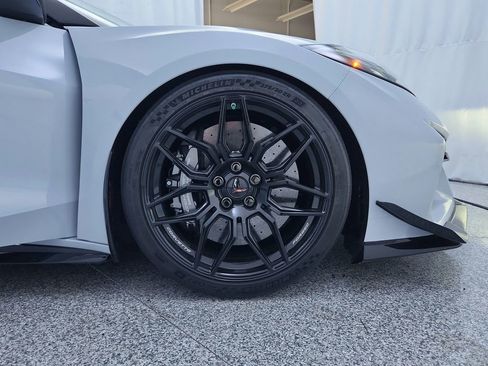 Used 2024 Chevrolet Corvette Z06 w/ Z07 Performance Package RWD image 31