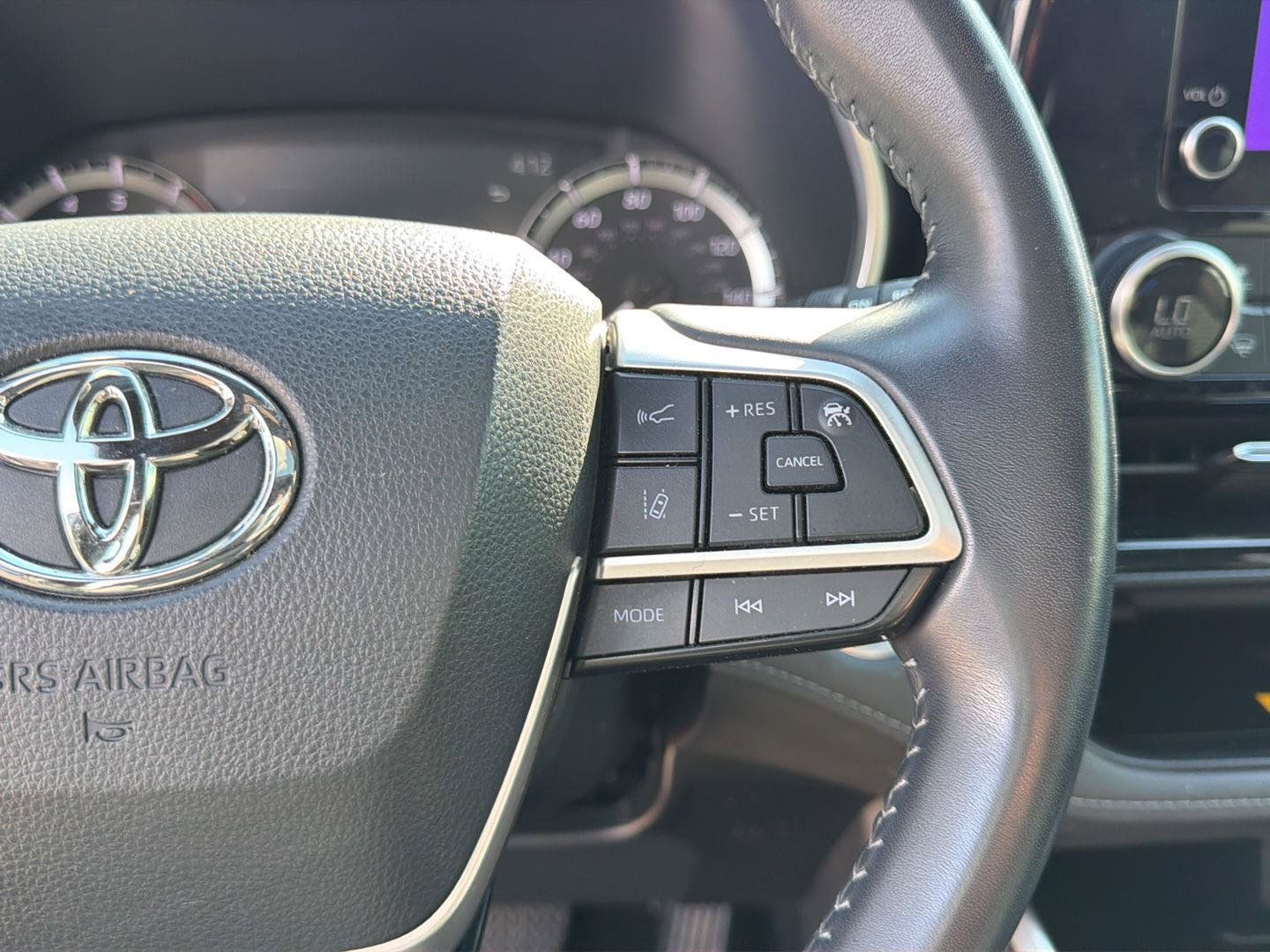 Used 2024 Toyota Highlander XSE FWD image 15