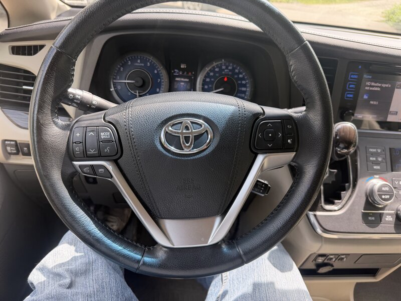 Used 2015 Toyota Sienna XLE w/ XLE Navigation Package AWD/4WD image 13