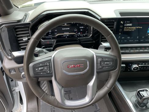 Used 2024 GMC Sierra 1500 SLT w/ SLT Premium Package AWD/4WD image 17