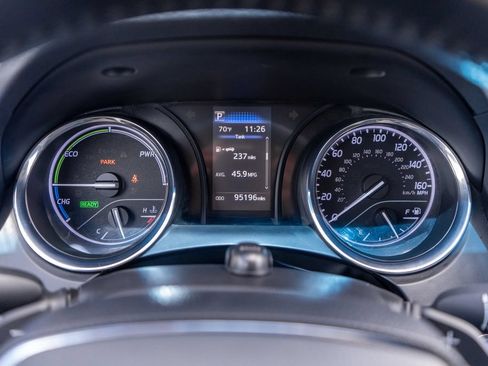 Used 2020 Toyota Camry SE FWD image 23