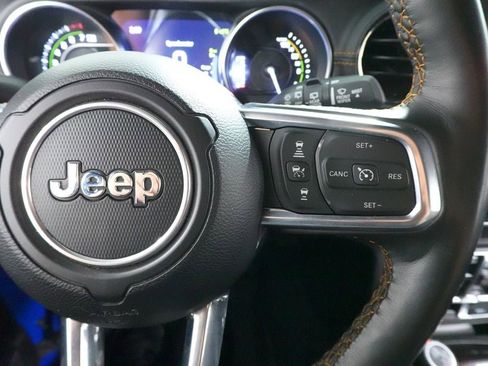 Used 2023 Jeep Wrangler Unlimited Sahara AWD/4WD image 15