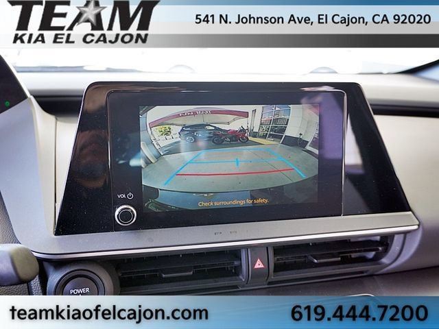 Used 2025 Toyota Prius LE FWD image 28