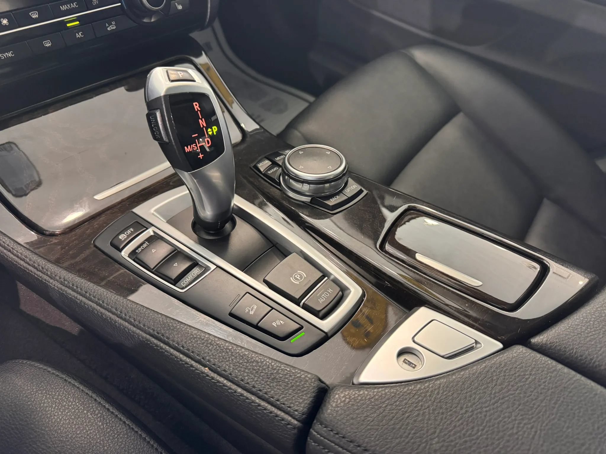 Used 2015 BMW 528i xDrive Sedan AWD/4WD image 31