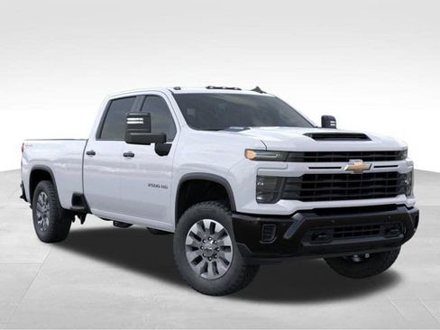 New 2026 Chevrolet Silverado 2500 Custom w/ Custom Value Package AWD/4WD image 7