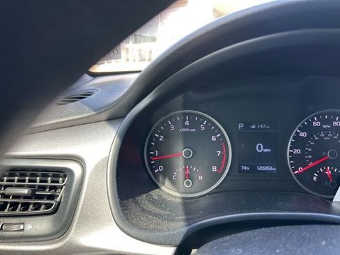 Used 2019 Kia Rio S w/ Technology Package image 4