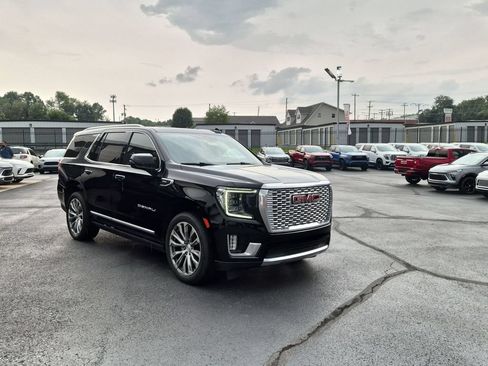 Used 2022 GMC Yukon Denali w/ Denali Premium Package AWD/4WD image 3