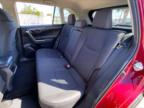 Used 2019 Toyota RAV4 LE FWD image 42