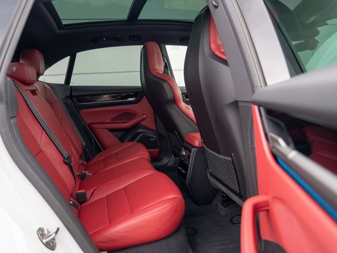 Certified 2025 Porsche Macan Electric image 24