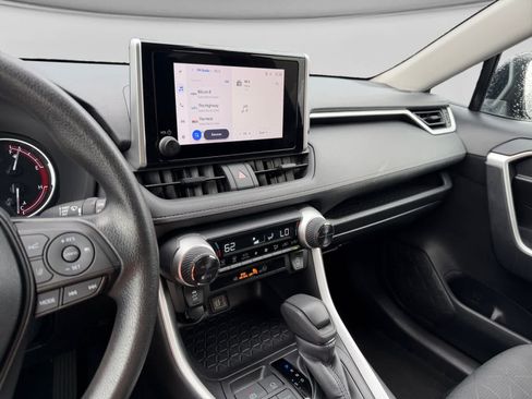 Used 2024 Toyota RAV4 XLE FWD image 12