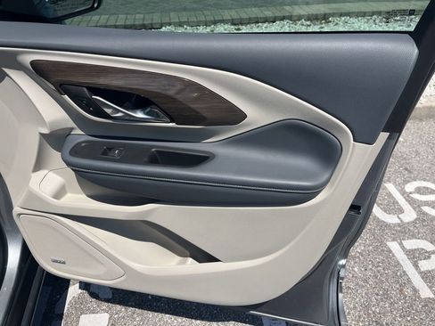 Used 2024 GMC Terrain Denali w/ Denali Premium Package image 6