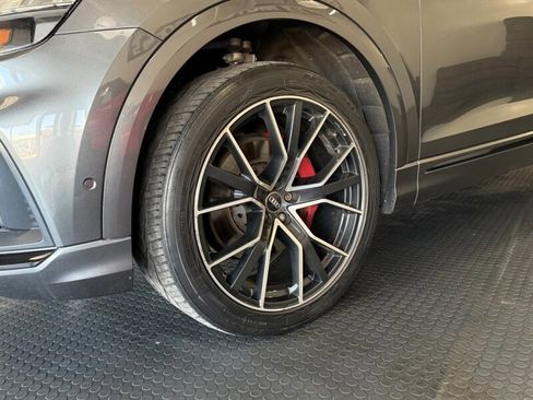 Used 2019 Audi Q8 Prestige w/ Luxury Package AWD/4WD image 16