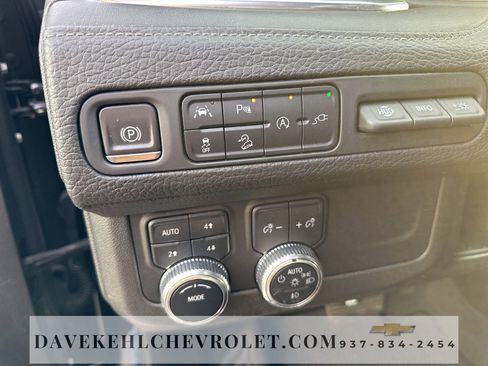 Used 2021 GMC Yukon XL Denali w/ Denali Premium Package image 12