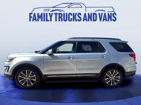 Used 2017 Ford Explorer Platinum image 2