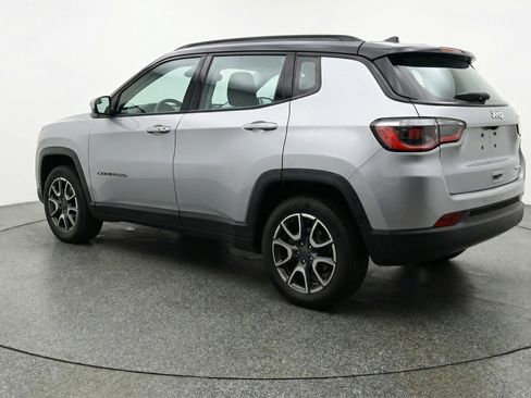 Used 2025 Jeep Compass Trailhawk w/ Trailer Tow Group AWD/4WD image 6