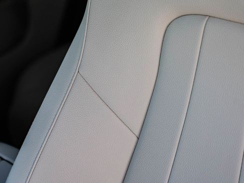 Used 2025 Mercedes-Benz GLA 250 4MATIC image 25