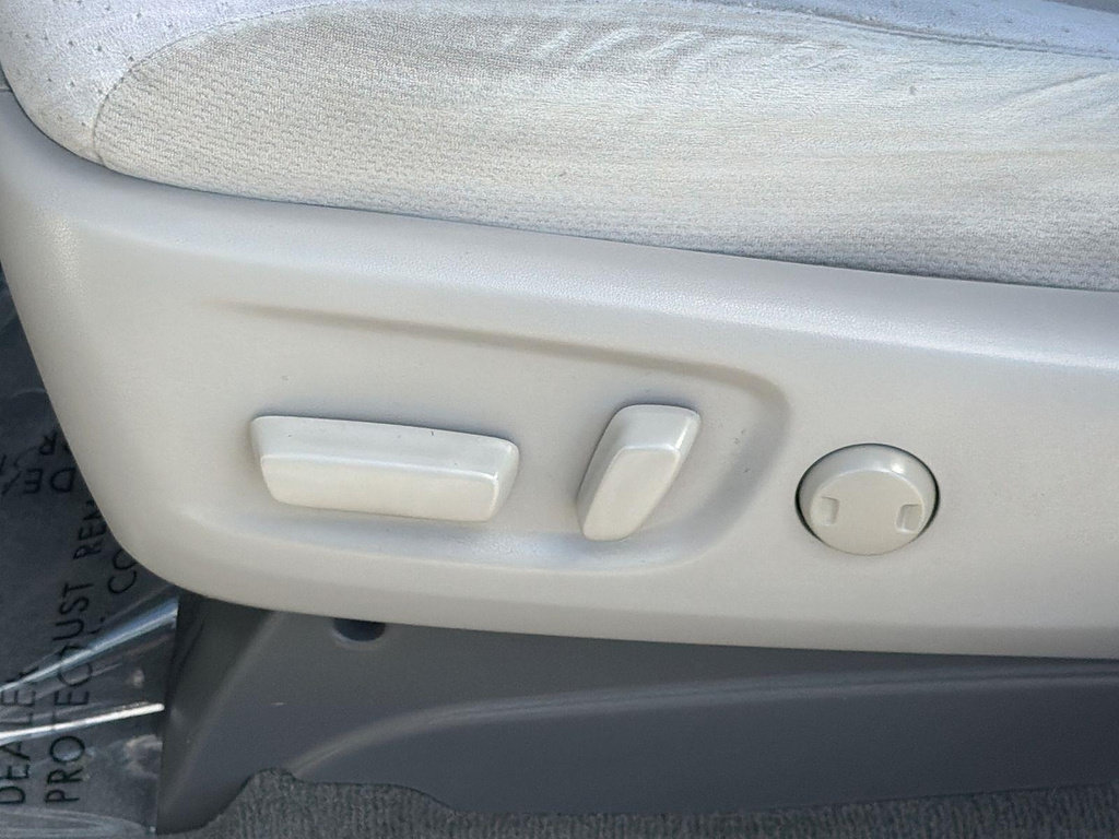 Used 2020 Toyota Sienna LE w/ Carpet Mat Package FWD image 22