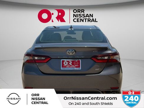 Used 2022 Toyota Camry SE FWD image 6