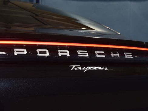 Used 2023 Porsche Taycan image 30