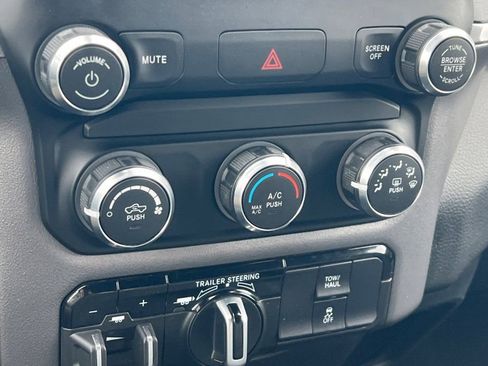 Used 2021 RAM 1500 Big Horn image 16