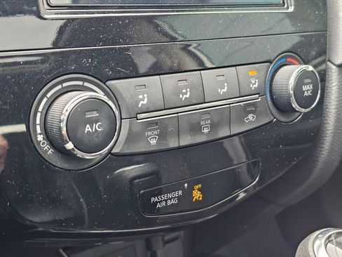 Used 2018 Nissan Rogue SV AWD/4WD image 30