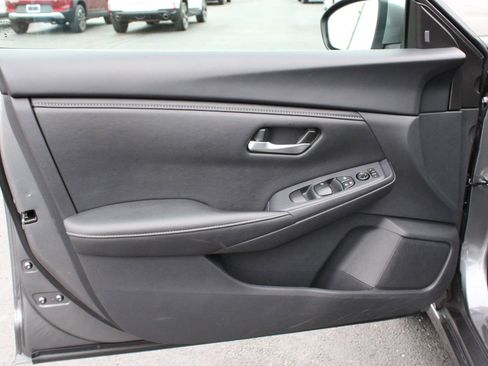 Used 2024 Nissan Sentra SV FWD image 11