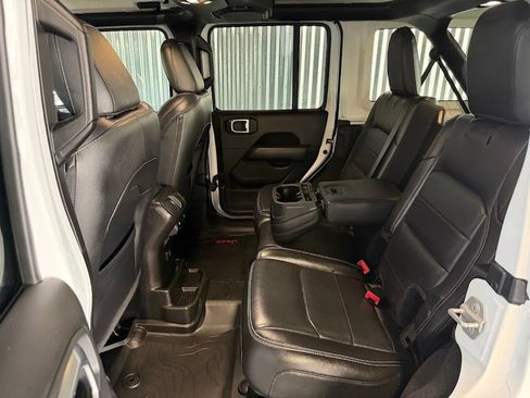 Used 2019 Jeep Wrangler Unlimited Sahara w/ Uconnect 4C Nav & Sound Group AWD/4WD image 16