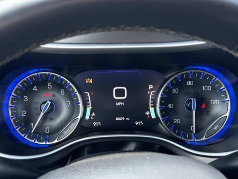 Used 2022 Chrysler Pacifica Touring-L image 27