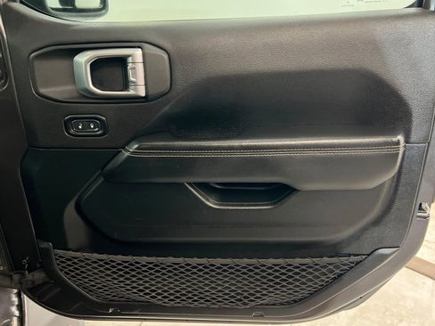 Used 2020 Jeep Gladiator Overland image 22