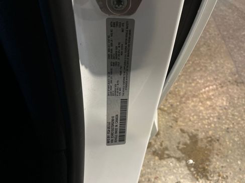 Used 2025 Chrysler Pacifica Limited FWD image 33