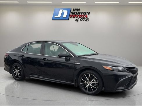 Used 2021 Toyota Camry SE w/ Audio Upgrade Package FWD image 3