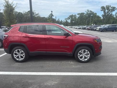 Used 2024 Jeep Compass Latitude AWD/4WD image 4