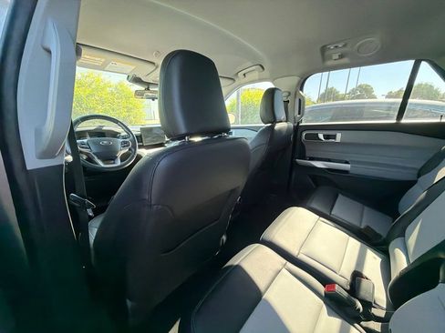 Used 2022 Ford Explorer XLT w/ Equipment Group 202A RWD image 7