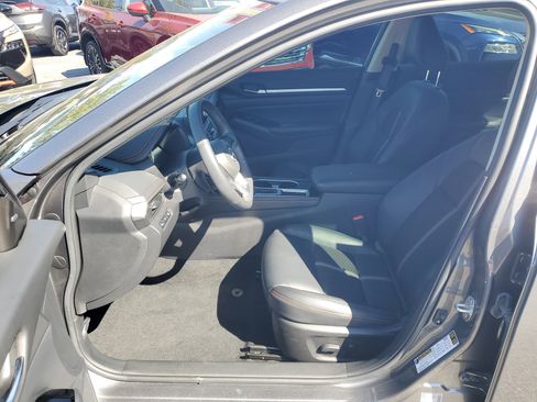 Certified 2025 Nissan Altima 2.5 SR image 12