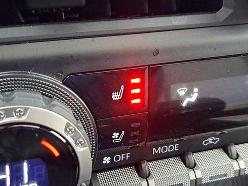 Used 2024 Toyota Tacoma Limited image 15